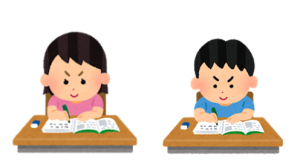 勉強している小学生の画像